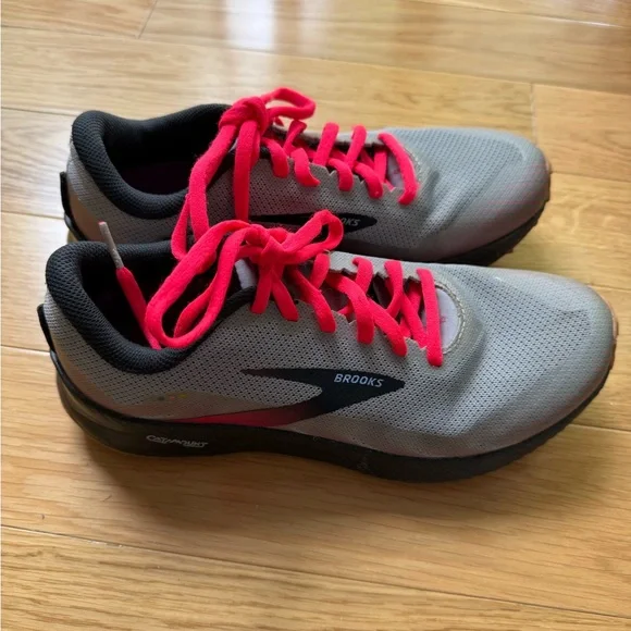 Brooks Catamount Gray Sneakers with Pink Laces - Picture 2 of 6
